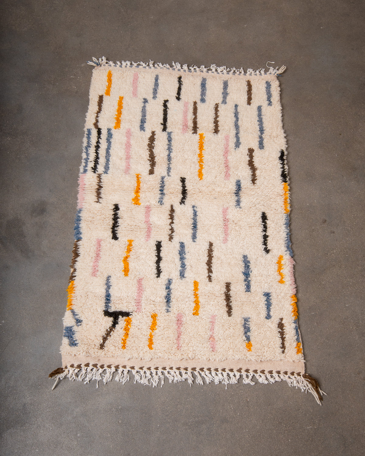 Modern designer handcrafted Berber rug from Morocco. Azilal rug with beautiful colours and patterns. Made of sheep’s wool and colourful cotton.